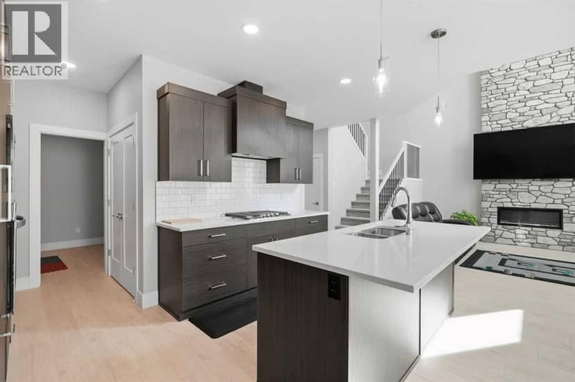 2508 45 Street S — photo 13 of 37