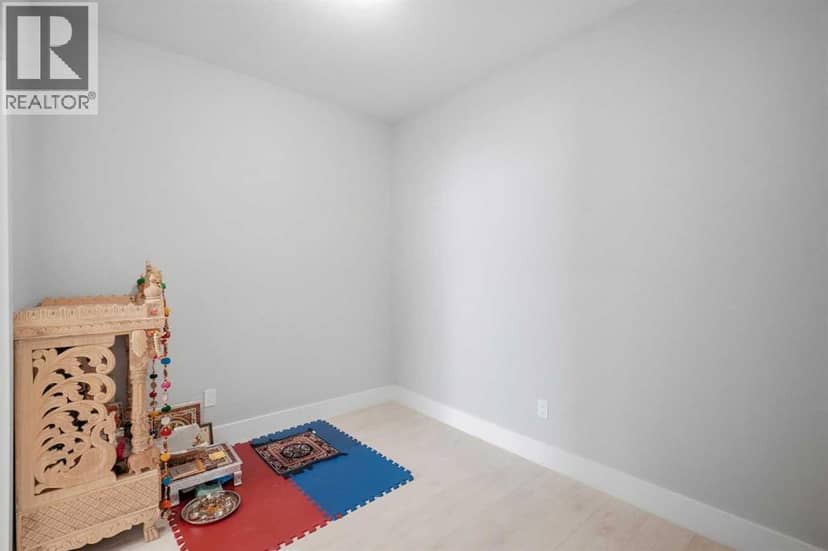 2508 45 Street S — photo 15 of 37