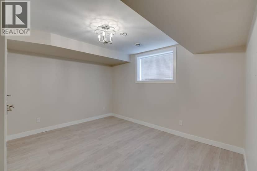 4947 10 Avenue SW — photo 36 of 40