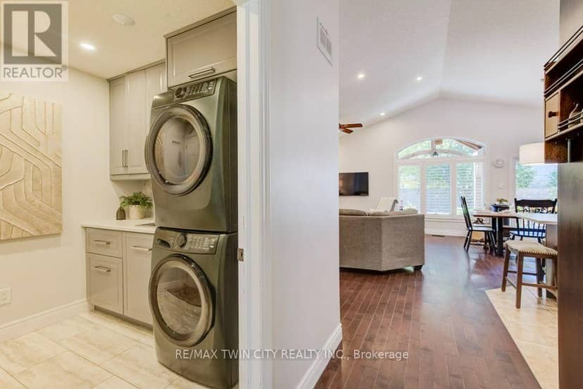 27 Coral Gables Crescent — photo 12 of 40