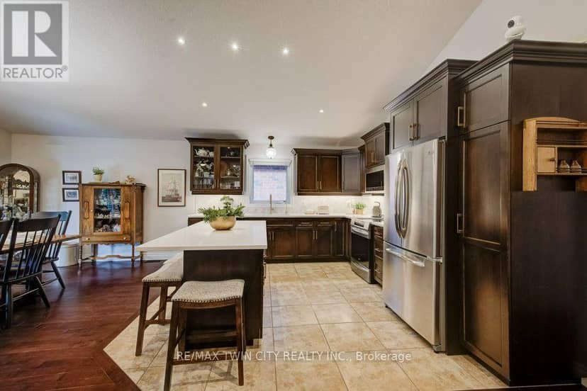 27 Coral Gables Crescent — photo 15 of 40