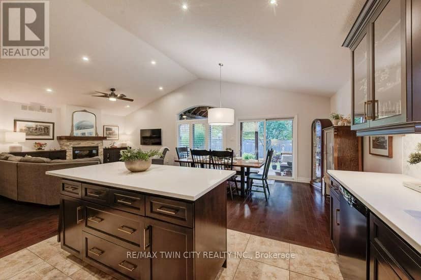 27 Coral Gables Crescent — photo 19 of 40