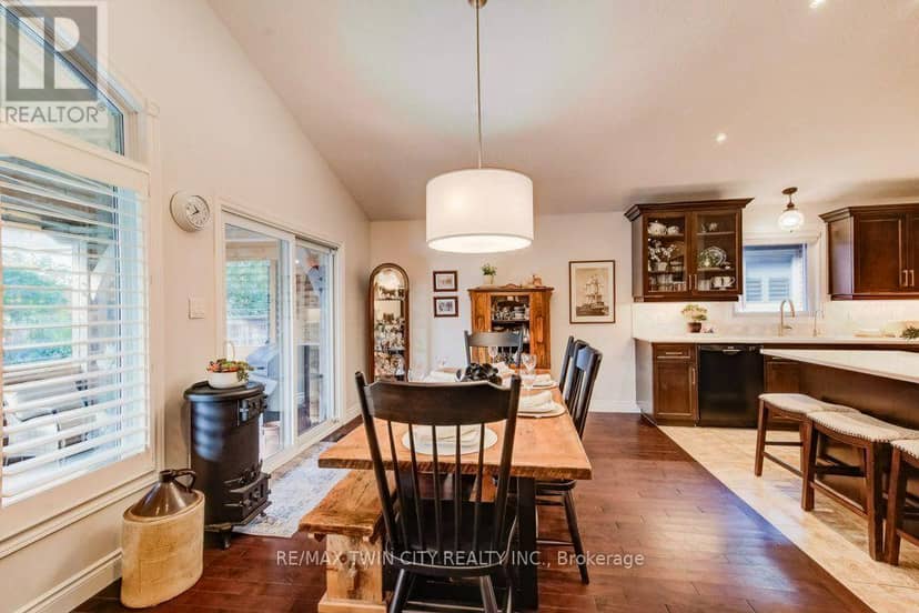 27 Coral Gables Crescent — photo 21 of 40