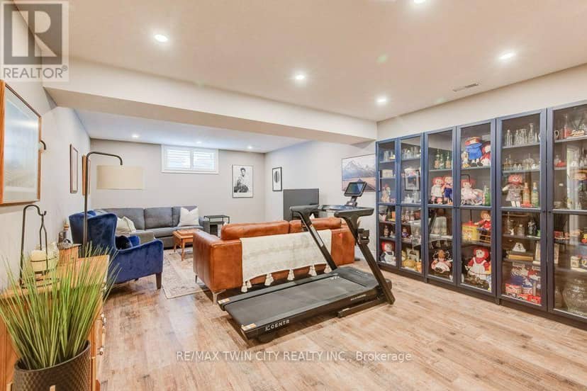 27 Coral Gables Crescent — photo 35 of 40