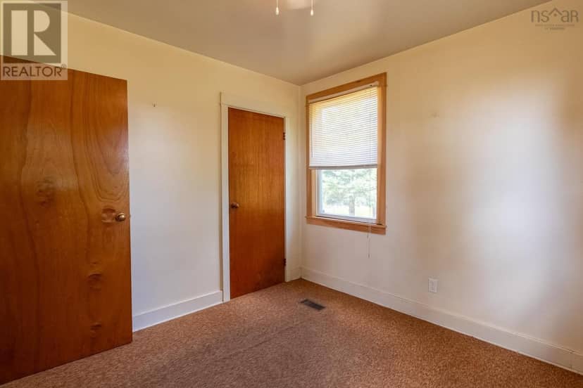 1549 Victoria Road — photo 9 of 22