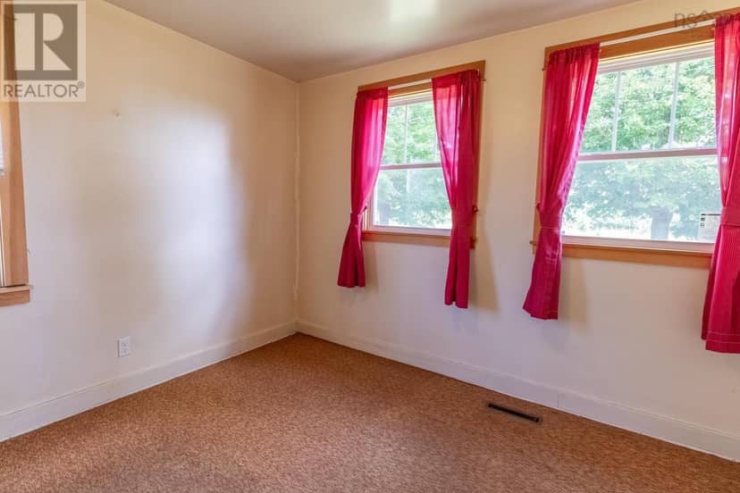 1549 Victoria Road — photo 8 of 22