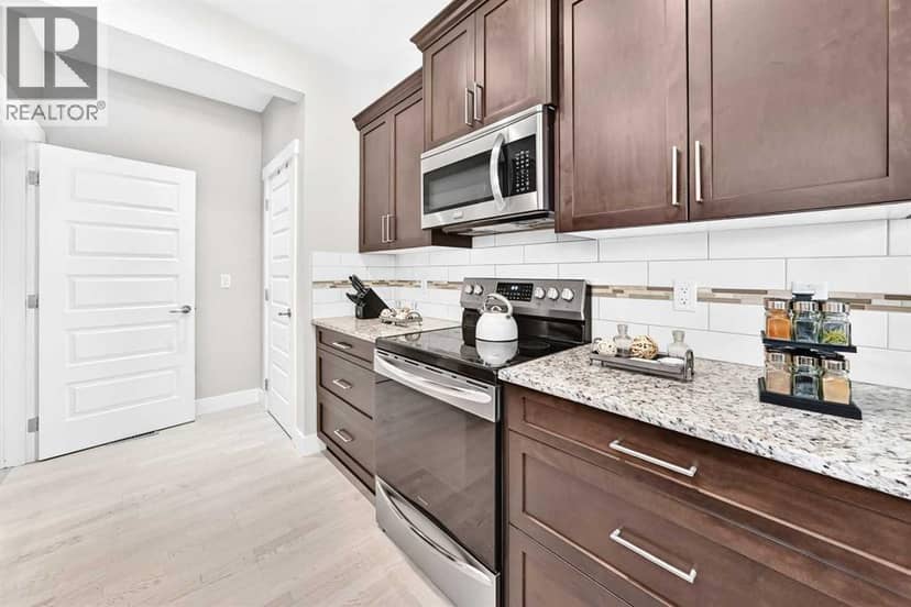 901, 110 Coopers Common SW — photo 13 of 40