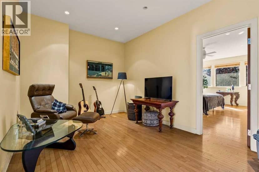 1717 7 Avenue NW — photo 20 of 40