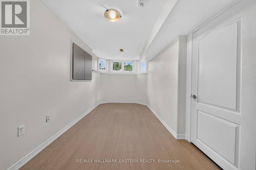 656 Clancy Crescent — photo 18 of 34
