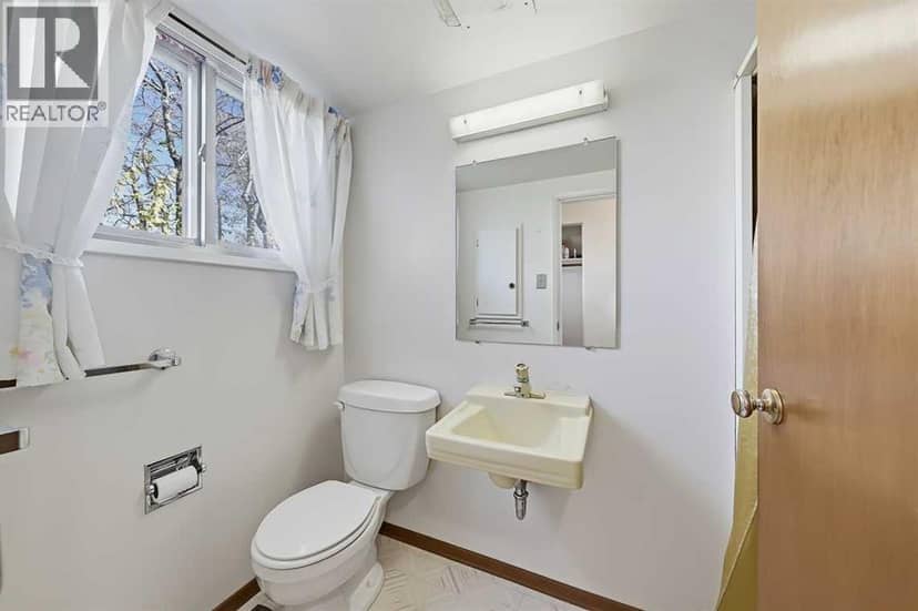 210 2 Avenue SE — photo 19 of 37