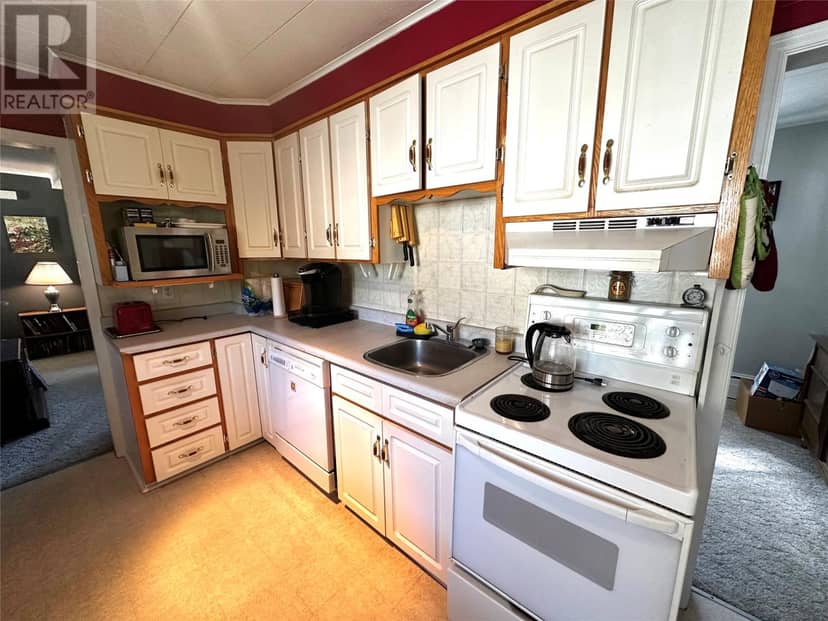 47 Beaumont Avenue — photo 14 of 33