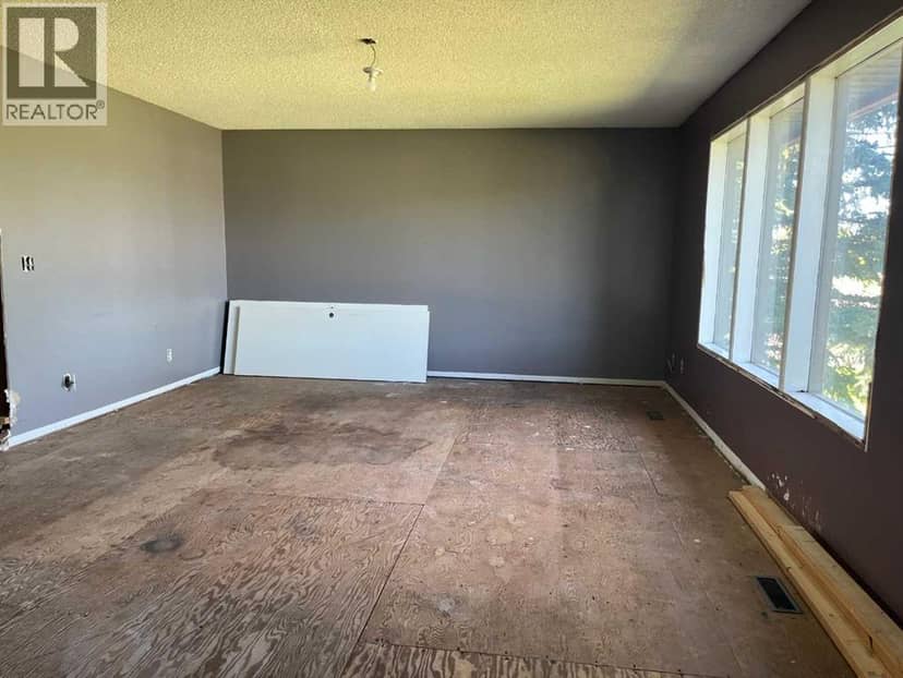 310E 300  N, Raymond, photo 2