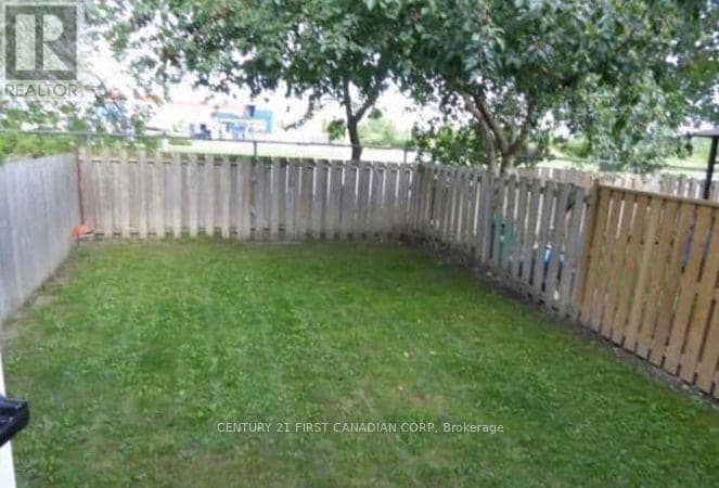 90 Rosemund Crescent — photo 11 of 11