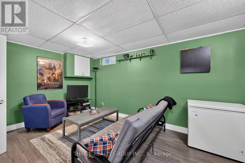 34 - 300 Sandringham Crescent — photo 19 of 28