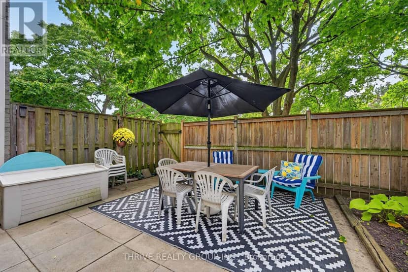 34 - 300 Sandringham Crescent — photo 23 of 28