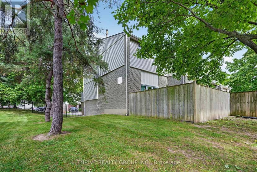 34 - 300 Sandringham Crescent — photo 25 of 28