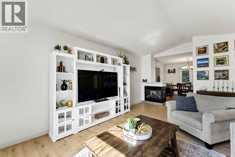 78 Sunset Crescent SW — photo 11 of 40