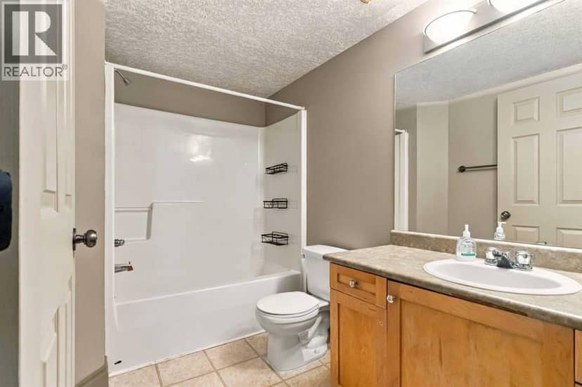 2205, 38 Riedel Street — photo 16 of 21