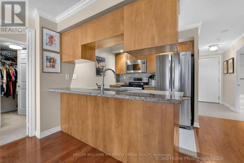 339 - 250 Wellington Street W — photo 11 of 31