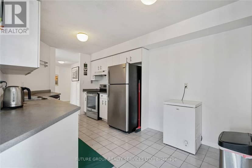 2213 - 24 Wellesley Street W — photo 10 of 34