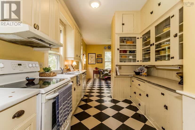 1330 Belcher Street — photo 17 of 40
