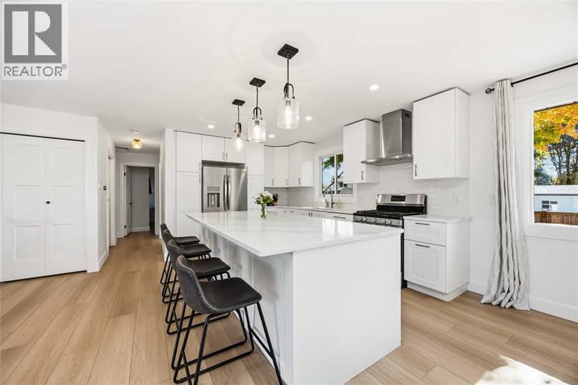 1067 Sheffield Street — photo 11 of 36