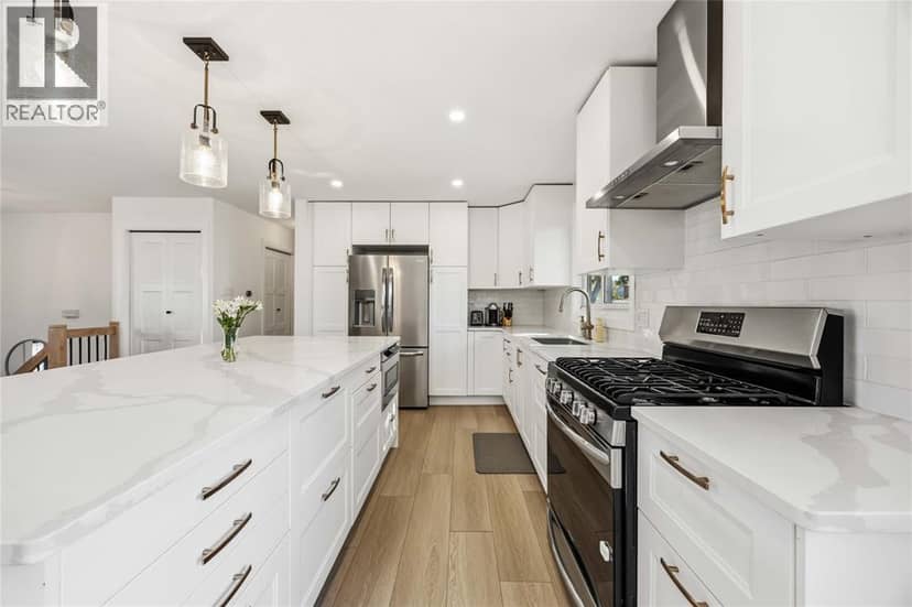 1067 Sheffield Street — photo 12 of 36