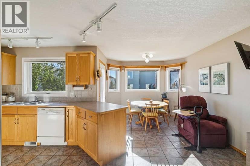 223 Rocky Ridge Close NW — photo 9 of 39