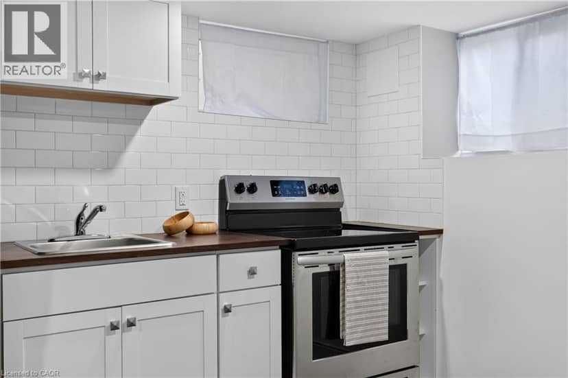 225 CHARLTON Avenue E — photo 29 of 40