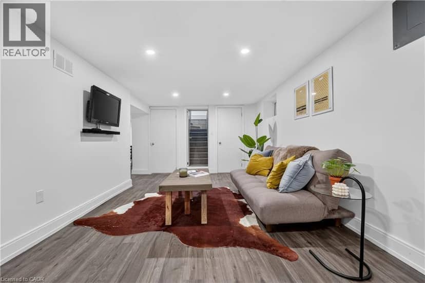 225 CHARLTON Avenue E — photo 31 of 40