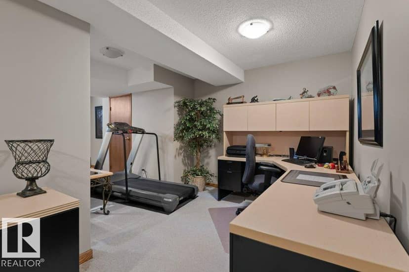 21 Lorne Cr — photo 38 of 40