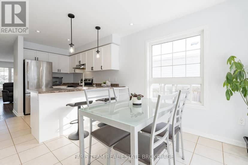 92 Wesley Avenue — photo 10 of 31