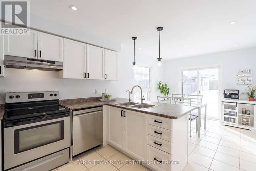 92 Wesley Avenue, Wasaga Beach, photo 6