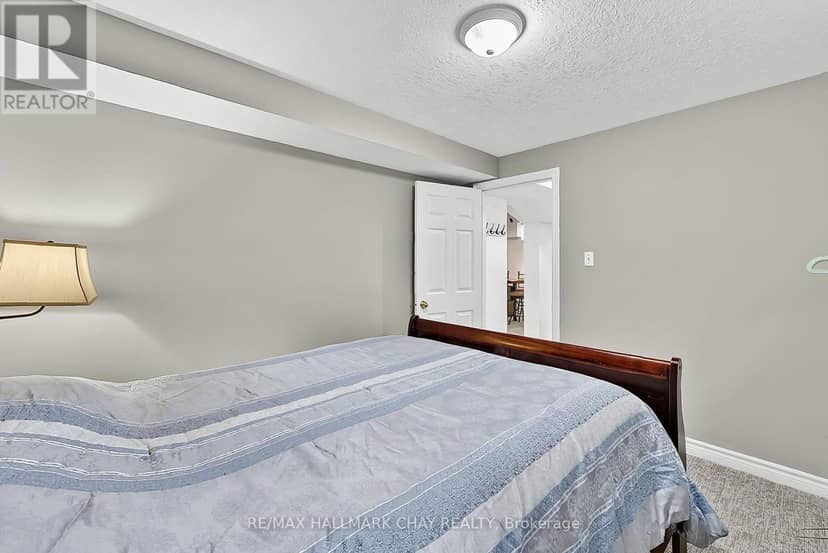 23 Marion Crescent — photo 22 of 33