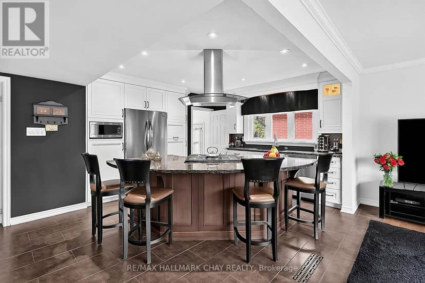 23 Marion Crescent, Barrie, photo 3