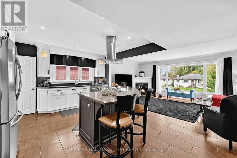 23 Marion Crescent, Barrie, photo 4