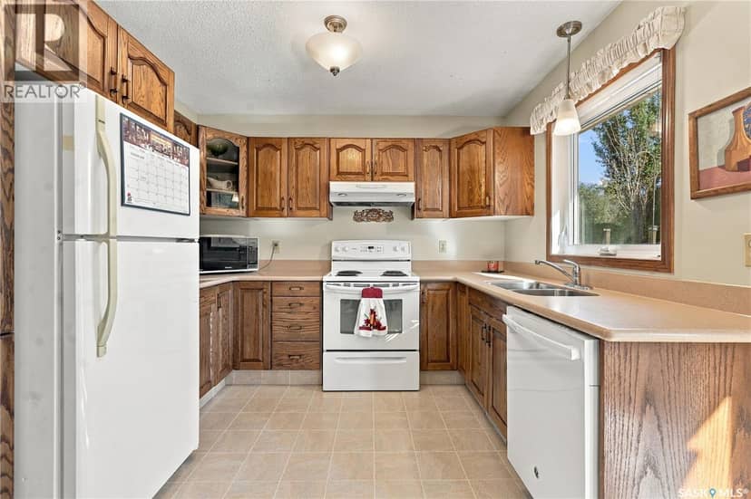 518 Bronson CRESCENT — photo 10 of 40