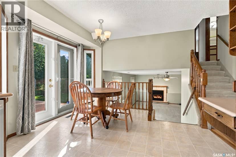 518 Bronson CRESCENT — photo 12 of 40