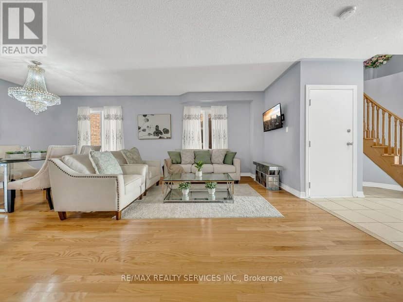 61 Sir Jacobs Crescent — photo 10 of 40