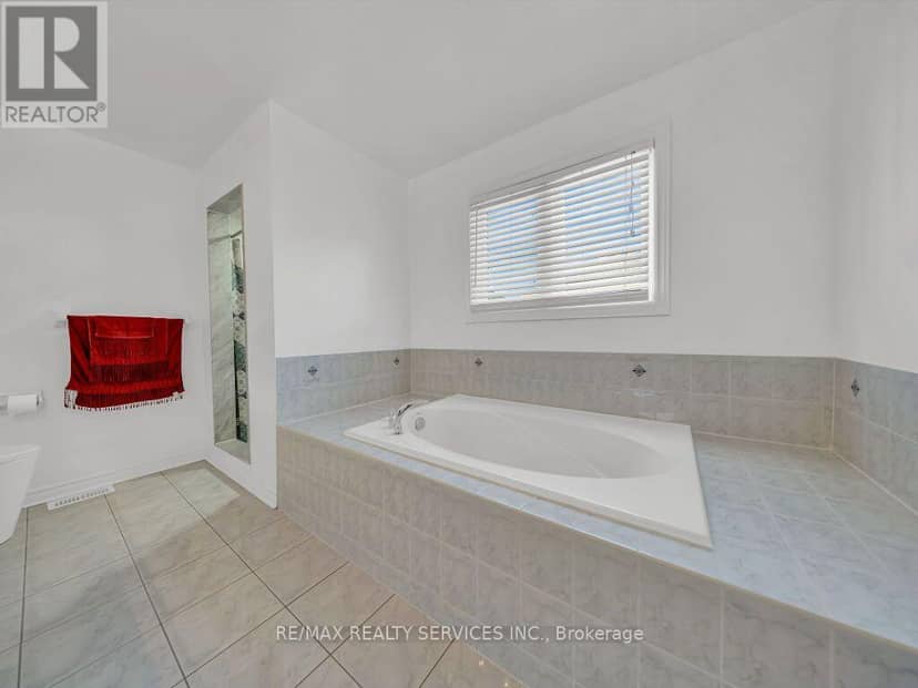 61 Sir Jacobs Crescent — photo 27 of 40