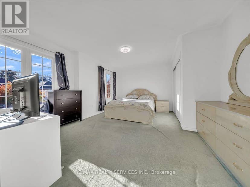 61 Sir Jacobs Crescent — photo 28 of 40