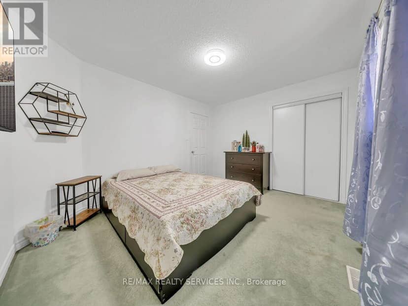 61 Sir Jacobs Crescent — photo 31 of 40