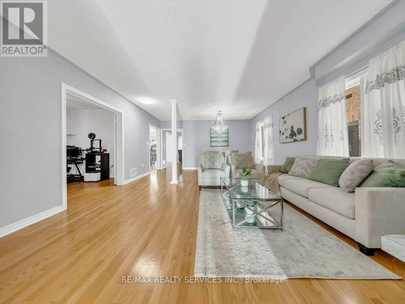 61 Sir Jacobs Crescent — photo 9 of 40
