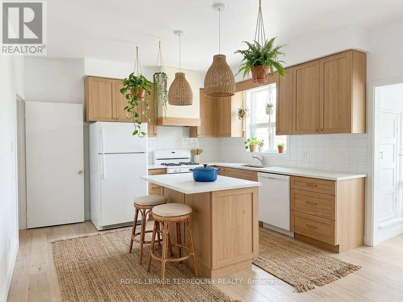 831 Shaw Street — photo 11 of 32