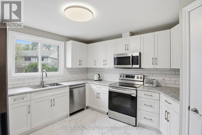 46 - 60 Elmsdale Drive — photo 20 of 40