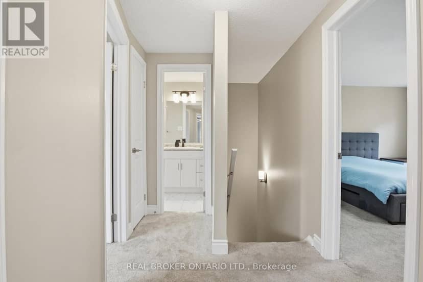 46 - 60 Elmsdale Drive — photo 24 of 40