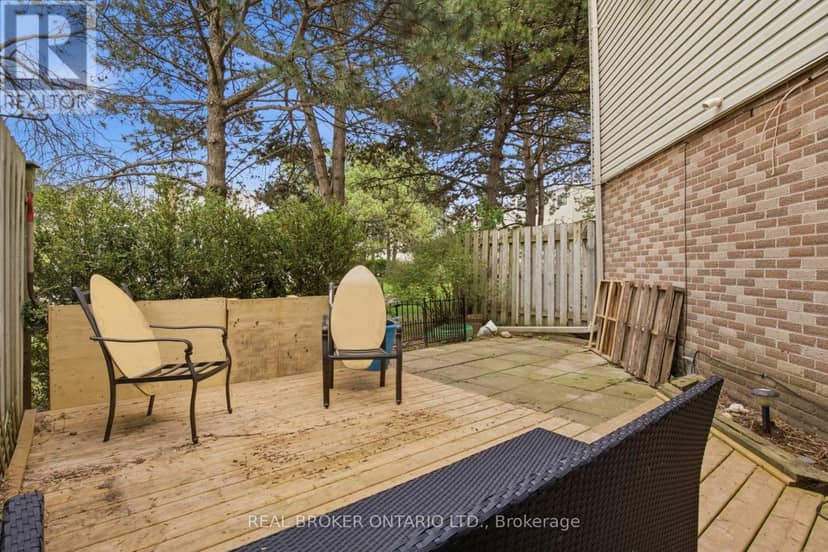 46 - 60 Elmsdale Drive — photo 33 of 40