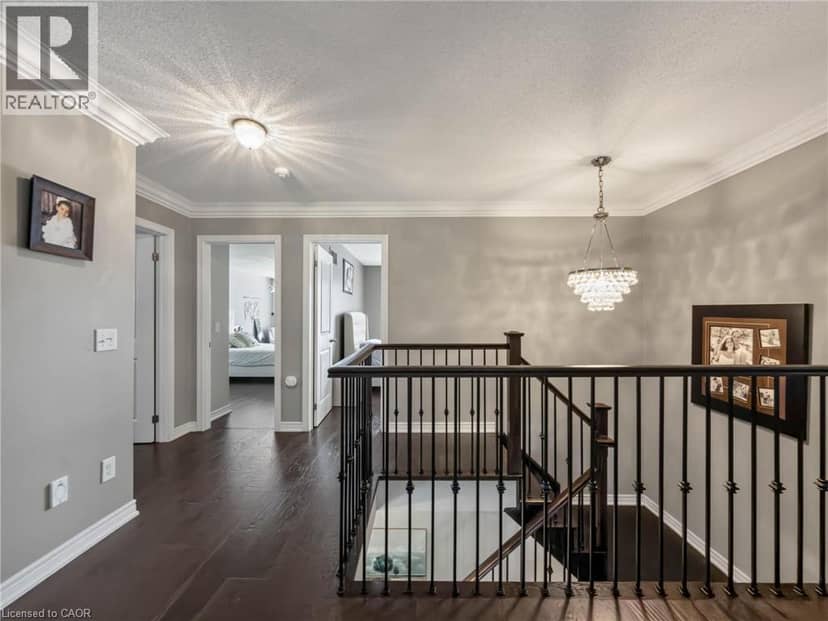 80 SUTHERLAND Crescent — photo 14 of 36