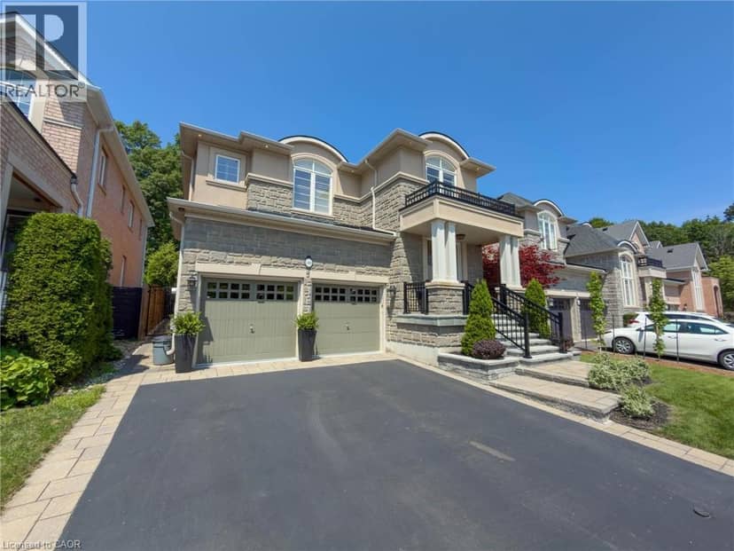 80 SUTHERLAND Crescent — photo 3 of 36