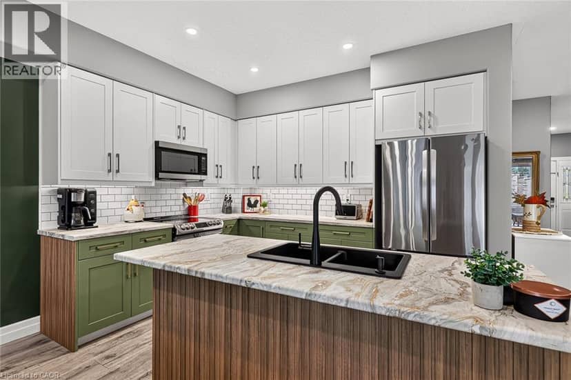 205 VICTORIA Street S — photo 18 of 40